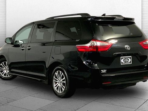 Used 2020 Toyota Sienna XLE FWD image 11