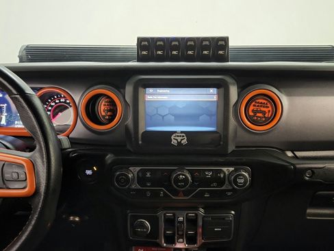 Used 2021 Jeep Gladiator Mojave AWD/4WD image 25
