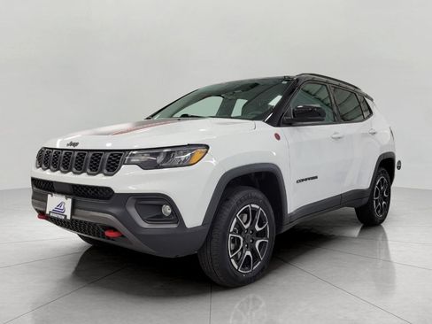 Used 2025 Jeep Compass Trailhawk AWD/4WD image 12
