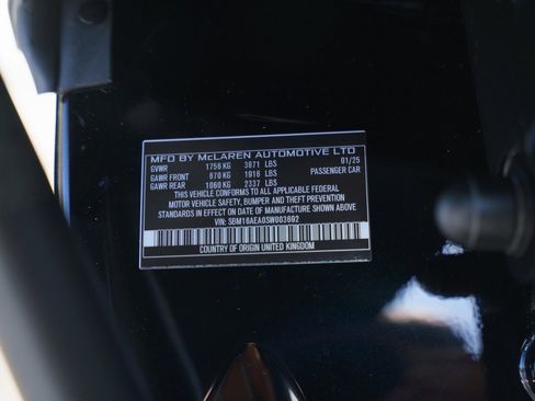 Used 2025 McLaren Artura image 30