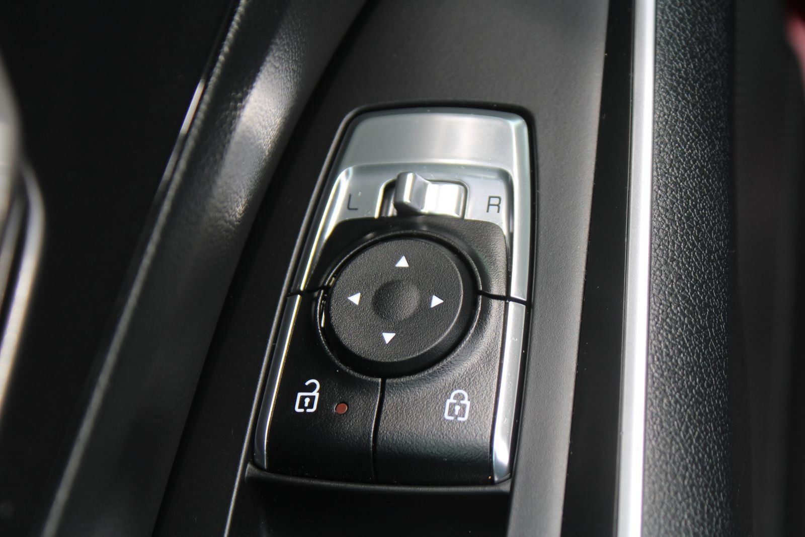 Certified 2025 Kia Sorento S FWD image 20
