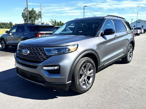 Used 2024 Ford Explorer XLT w/ Equipment Group 202A AWD/4WD image 4