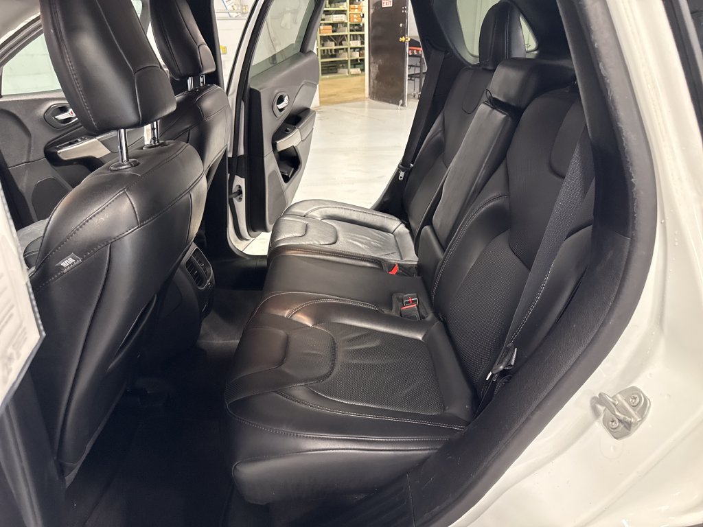 Used 2020 Jeep Cherokee Limited FWD image 37