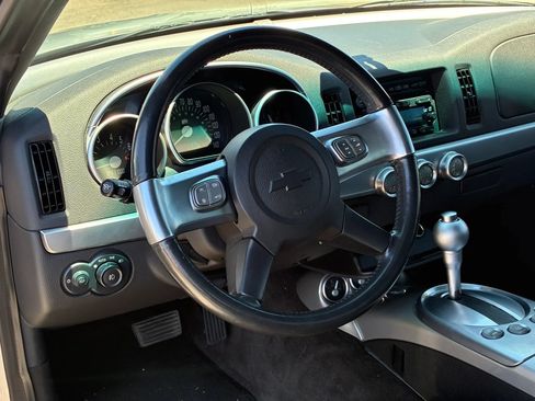 Used 2005 Chevrolet SSR w/ Preferred Equipment Group RWD image 17