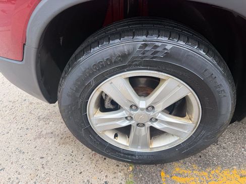 Used 2018 Chevrolet Trax LT w/ Sun & Sound Package AWD/4WD image 9