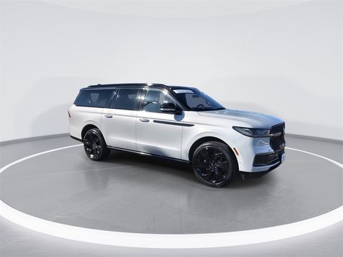 Used 2025 Lincoln Navigator L Black Label image 2