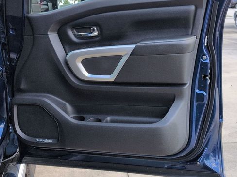 Used 2017 Nissan Titan PRO-4X w/ Pro-4x Convenience Package image 19