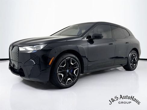 Used 2024 BMW iX xDrive50 w/ Sport Package AWD/4WD image 3