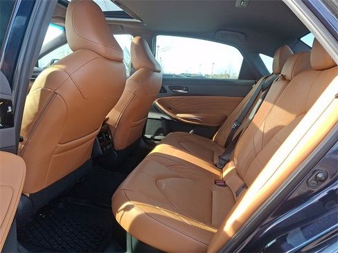 Used 2021 Toyota Avalon Limited image 10