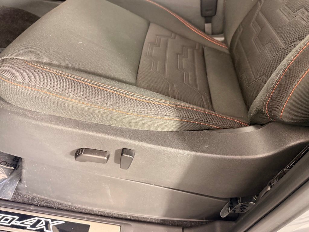 Used 2023 Nissan Frontier PRO-4X w/ Technology Package AWD/4WD image 26