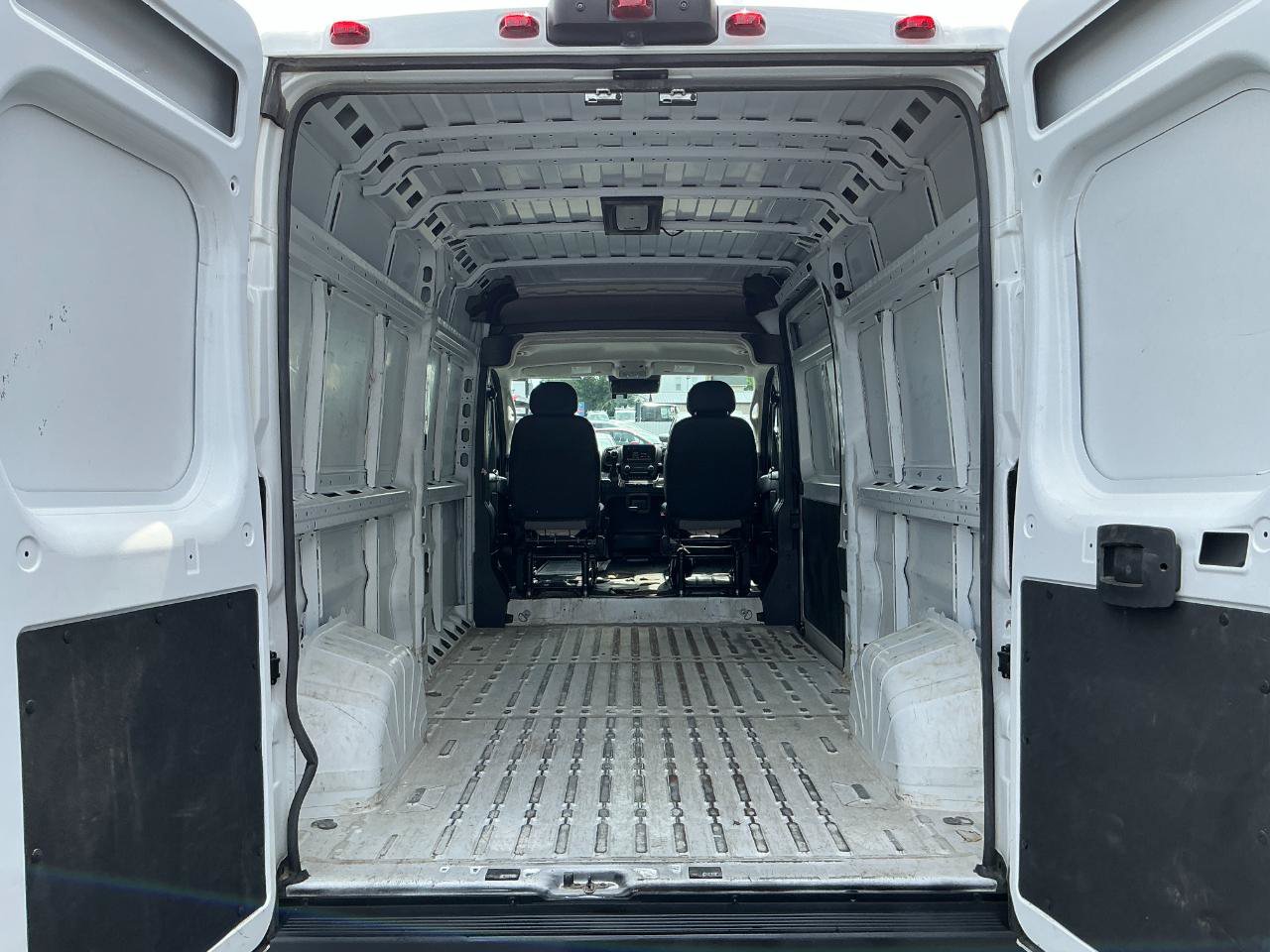 Used 2024 RAM ProMaster 2500 w/ Convenience Group FWD image 17