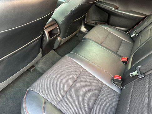 Used 2017 Toyota Camry SE image 12