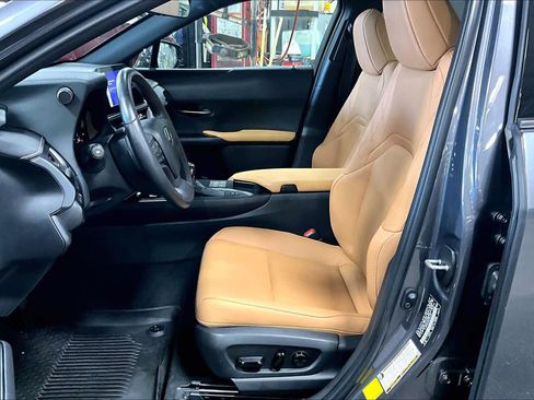 Used 2024 Lexus UX 250h AWD w/ Premium Package image 9