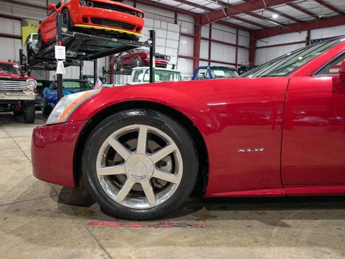 Used 2005 Cadillac XLR RWD image 3