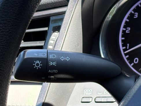 Used 2019 Toyota Camry LE FWD image 18