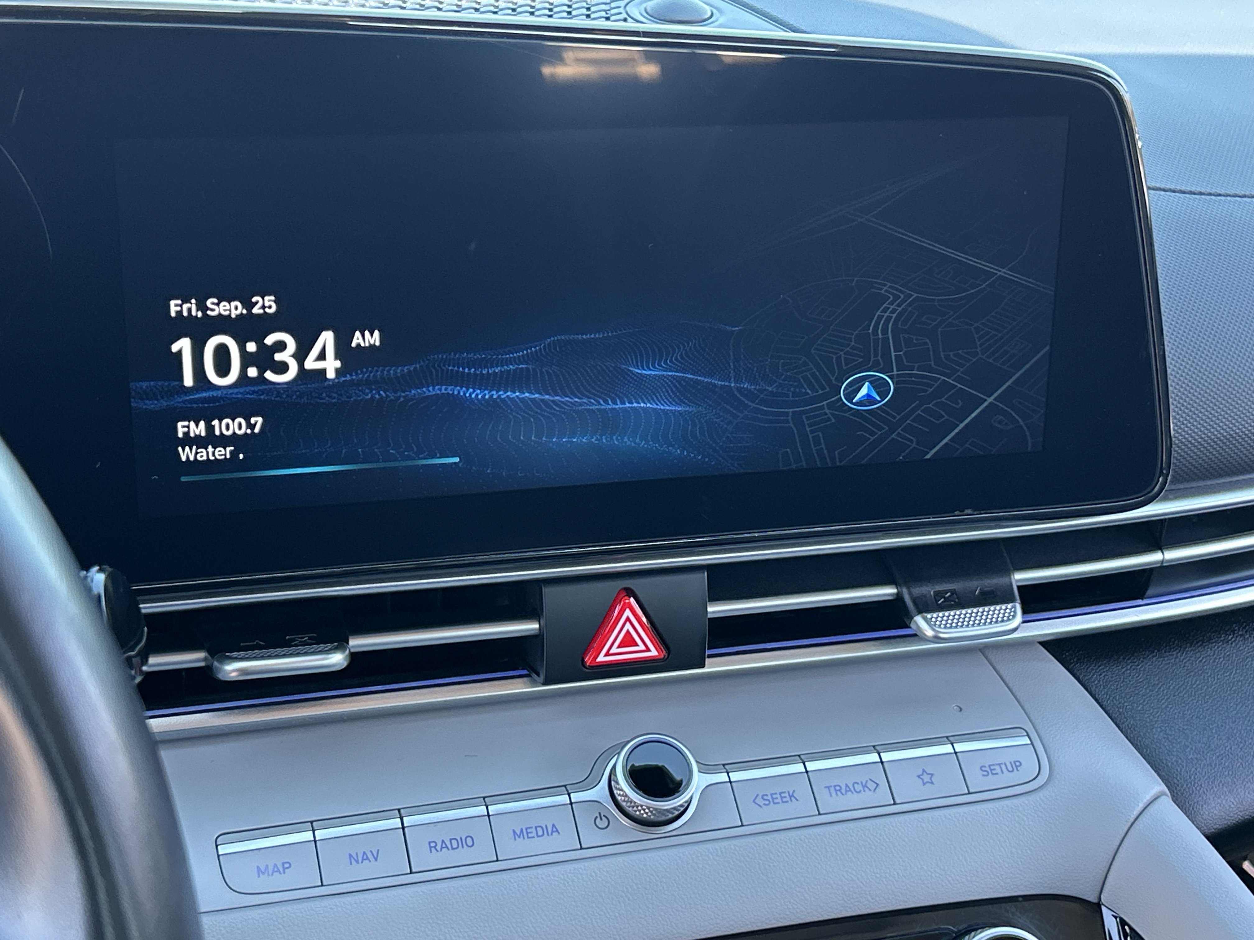Used 2025 Hyundai Elantra Limited FWD image 26
