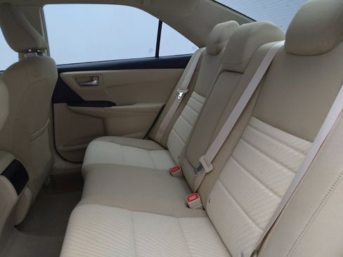 Used 2017 Toyota Camry LE image 18