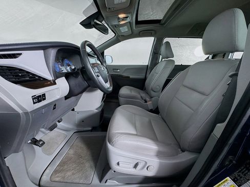 Used 2020 Toyota Sienna XLE Premium image 15