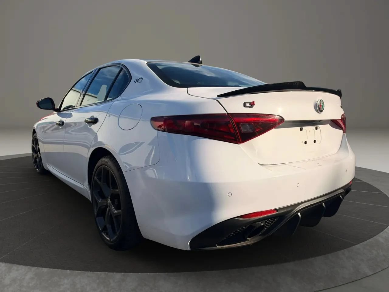 Used 2019 Alfa Romeo Giulia AWD w/ Quick Order Package 22J Sport image 3