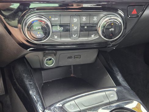 Used 2025 Chevrolet Trax RS w/ Driver Confidence Package FWD image 26
