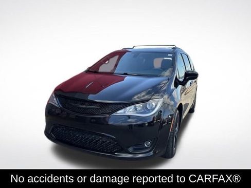 Used 2020 Chrysler Pacifica Touring-L w/ Premium Audio Group image 2