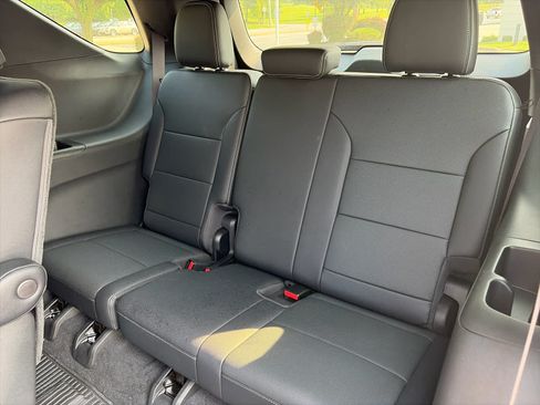 Used 2025 Chevrolet Traverse LT w/ Enhanced Driving Package FWD image 9