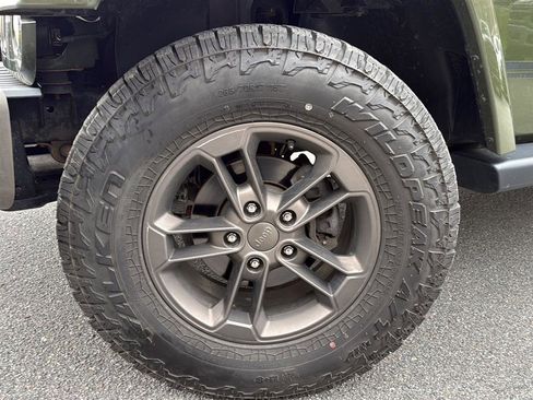 Used 2016 Jeep Wrangler Unlimited Sahara image 3