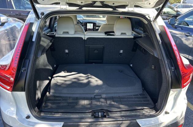 Used 2023 Volvo XC40 B5 Plus w/ Driver Assist Package AWD/4WD image 7