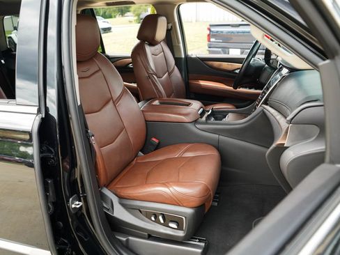 Used 2019 Cadillac Escalade Premium Luxury AWD/4WD image 14