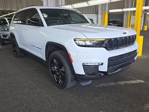 Used 2024 Jeep Grand Cherokee L Limited w/ Black Appearance Package AWD/4WD image 2