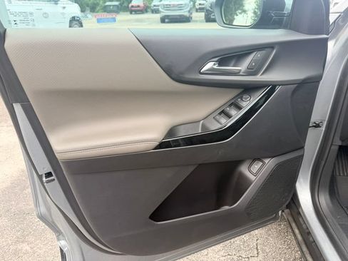 Used 2025 Chevrolet Equinox LT w/ Convenience Package II FWD image 10