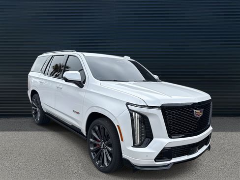 Used 2025 Cadillac Escalade V AWD/4WD image 9