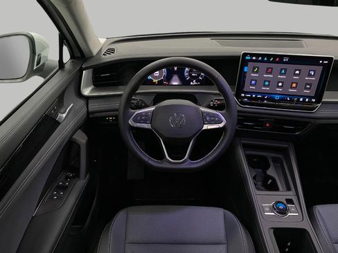 New 2025 Volkswagen Tiguan SE image 13