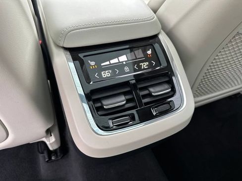 Certified 2024 Volvo XC60 B5 Ultimate w/ Climate Package AWD/4WD image 14