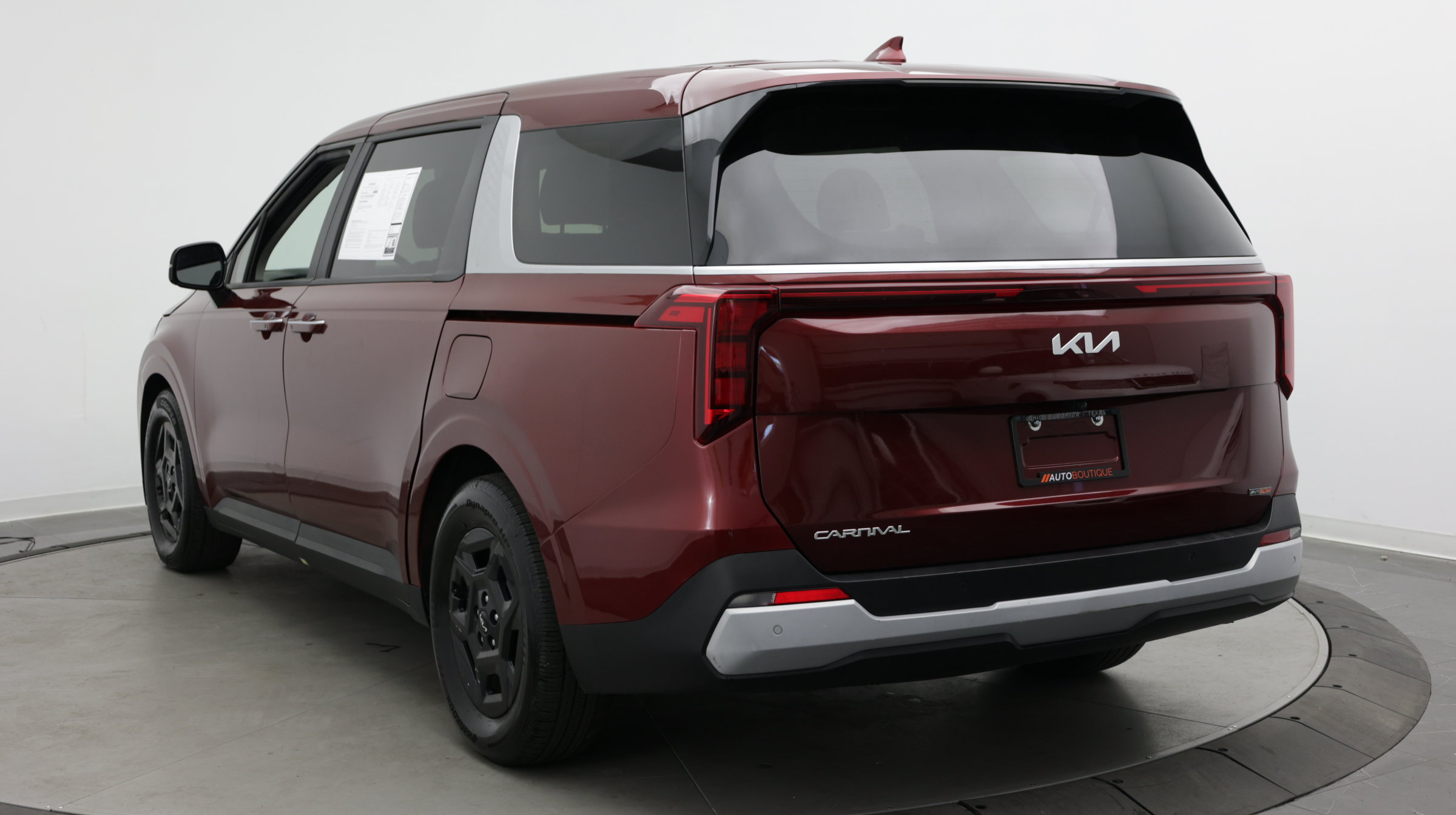 Used 2025 Kia Carnival FWD image 6