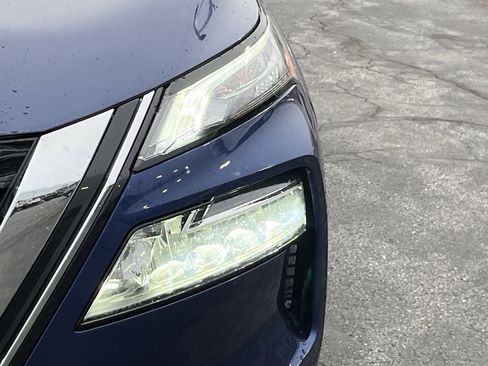 Used 2021 Nissan Rogue SV image 9