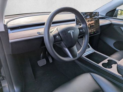 Used 2024 Tesla Model Y Long Range image 10