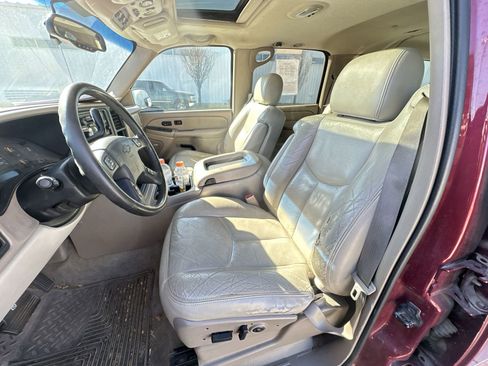 Used 2004 Chevrolet Suburban Z71 w/ Preferred Equipment Group image 17