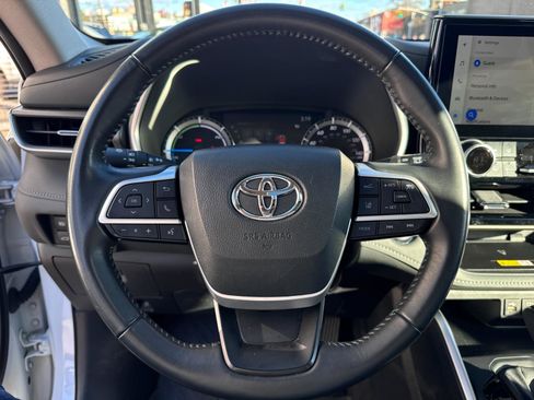 Used 2023 Toyota Highlander XLE image 17