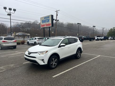 Used 2017 Toyota RAV4 XLE image 1