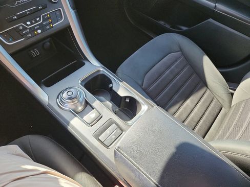 Used 2020 Ford Fusion SE FWD image 16