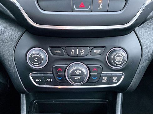 Certified 2022 Jeep Cherokee Latitude Lux image 16