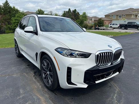 Certified 2025 BMW X5 xDrive50e w/ M Sport Package image 3