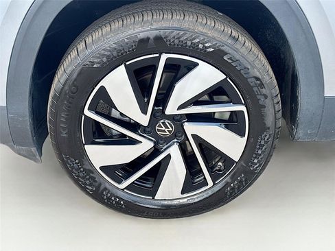 Used 2025 Volkswagen Atlas SE FWD image 31
