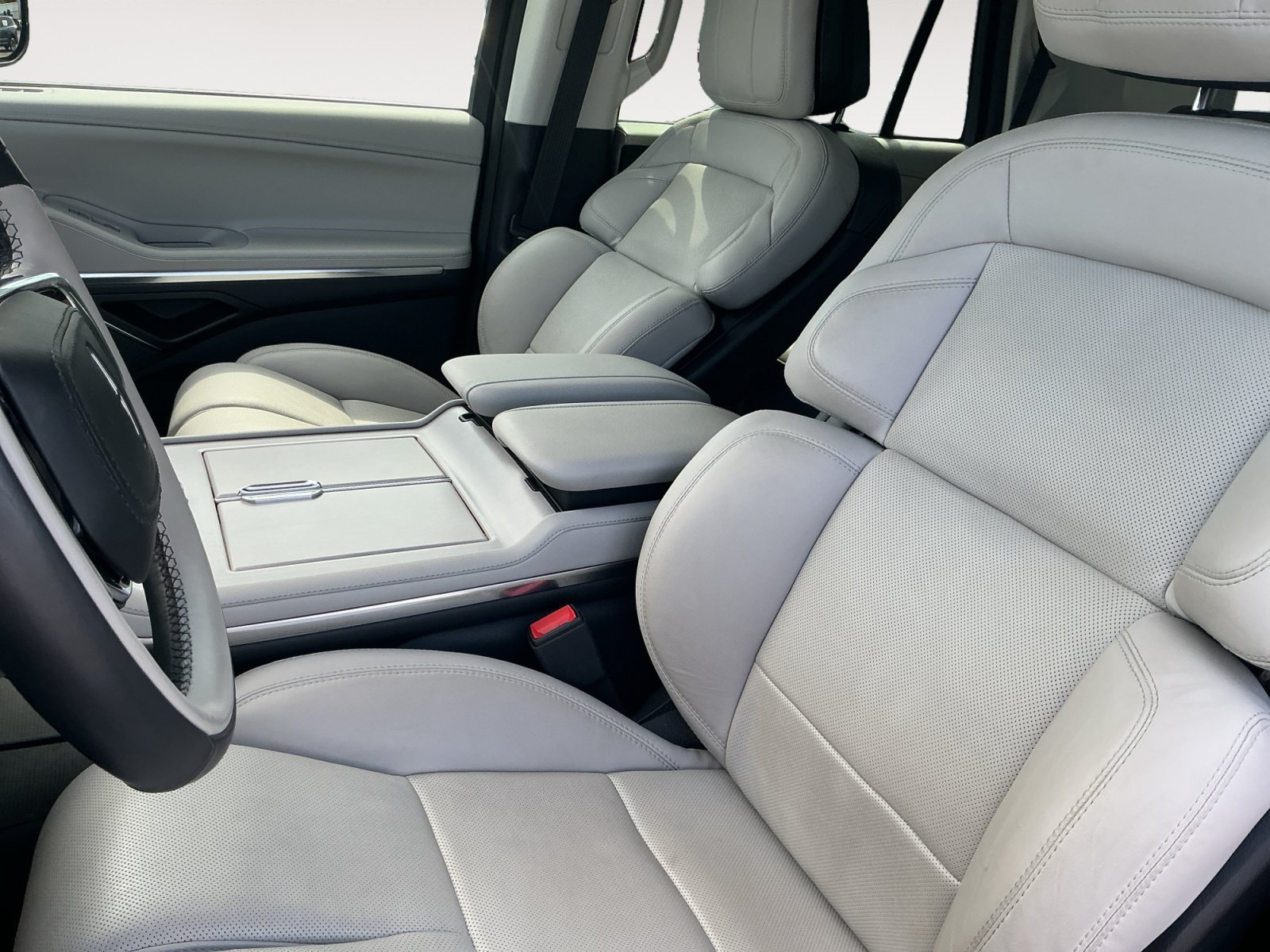 Certified 2025 Lincoln Navigator Reserve AWD/4WD image 9