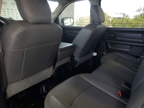 Used 2019 RAM 1500 Tradesman w/ Chrome Appearance Group RWD image 10