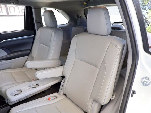 Used 2018 Toyota Highlander Limited Platinum FWD image 22