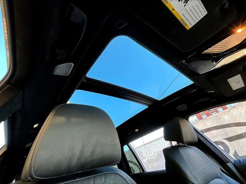 Used 2024 BMW X7 M60i w/ Executive Package image 13