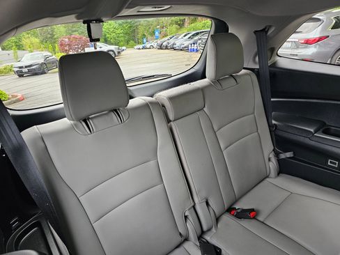 Used 2022 Honda Pilot Touring image 12