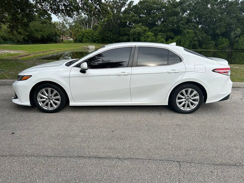 Used 2020 Toyota Camry LE FWD image 3